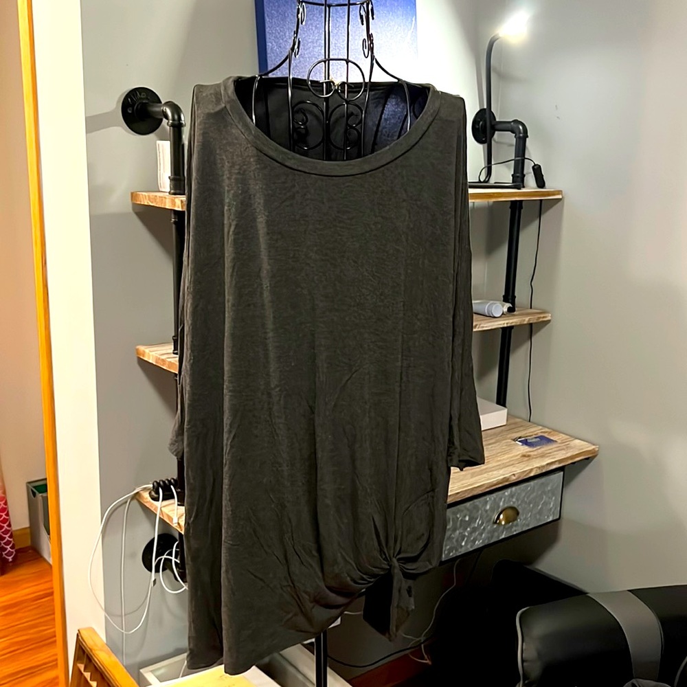 Charcoal Gray 3/5 Sleeve Top